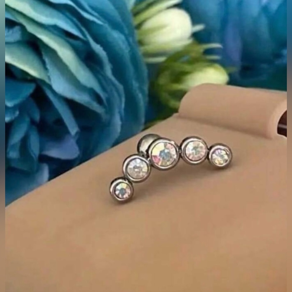 1Pc Iridescent CZ 16g- Surgical Stainless Cartilage/ Helix/Tragus Stud NWT